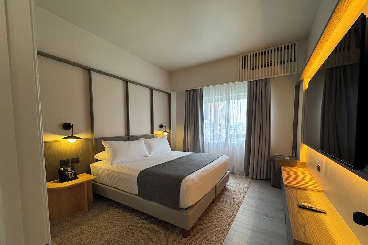 Premium Suite, Balcony, Sea View | Minibar, in-room safe, desk, blackout curtains
