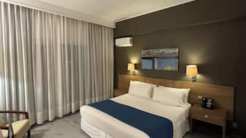 Minibar, una cassaforte in camera, una scrivania, tende oscuranti