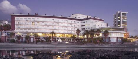 Fachada de la propiedad