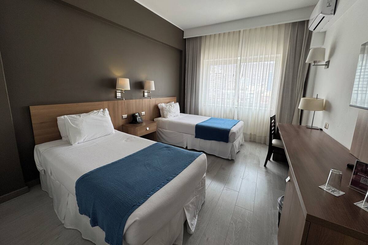 Room, 2 Single Beds, City View
