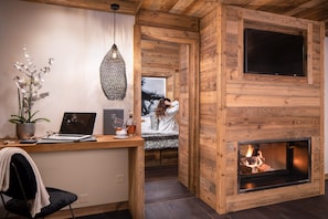 Open Suite | Premium bedding, minibar, in-room safe, desk