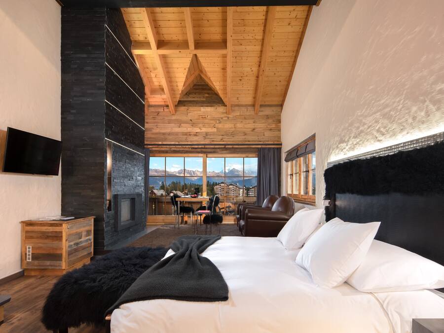 Loft Suite | Premium bedding, minibar, in-room safe, desk