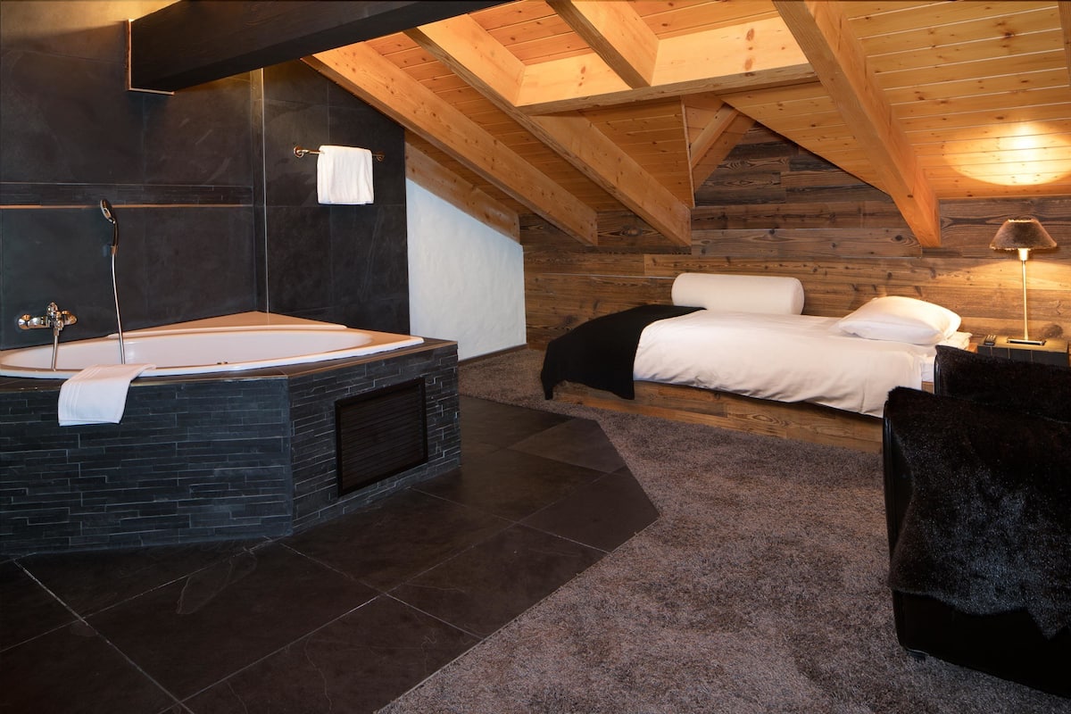 loft suite | 1 bedroom, premium bedding, minibar, in-room safe