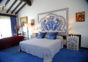 Suite | Minibar, safe på rommet, skrivebord og skrivebord for bærbar PC