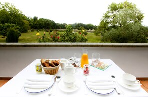 In-room dining - Nuevo San Román de Escalante (Escalante)