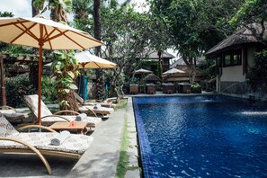 Outdoor pool, sun loungers