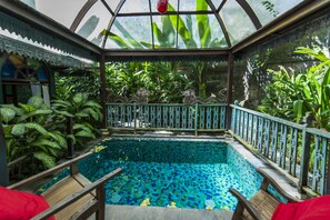 ห้องสแตนดาร์ด, สระว่ายน้ำส่วนตัว (Walter Spies Pavilion) | มินิบาร์, ตู้นิรภัยในห้องพัก, ห้องพักตกแต่งอย่างมีเอกลักษณ์