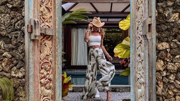 Dedari Suite with Private Pool | Minibar, in-room safe, individually decorated, individually furnished