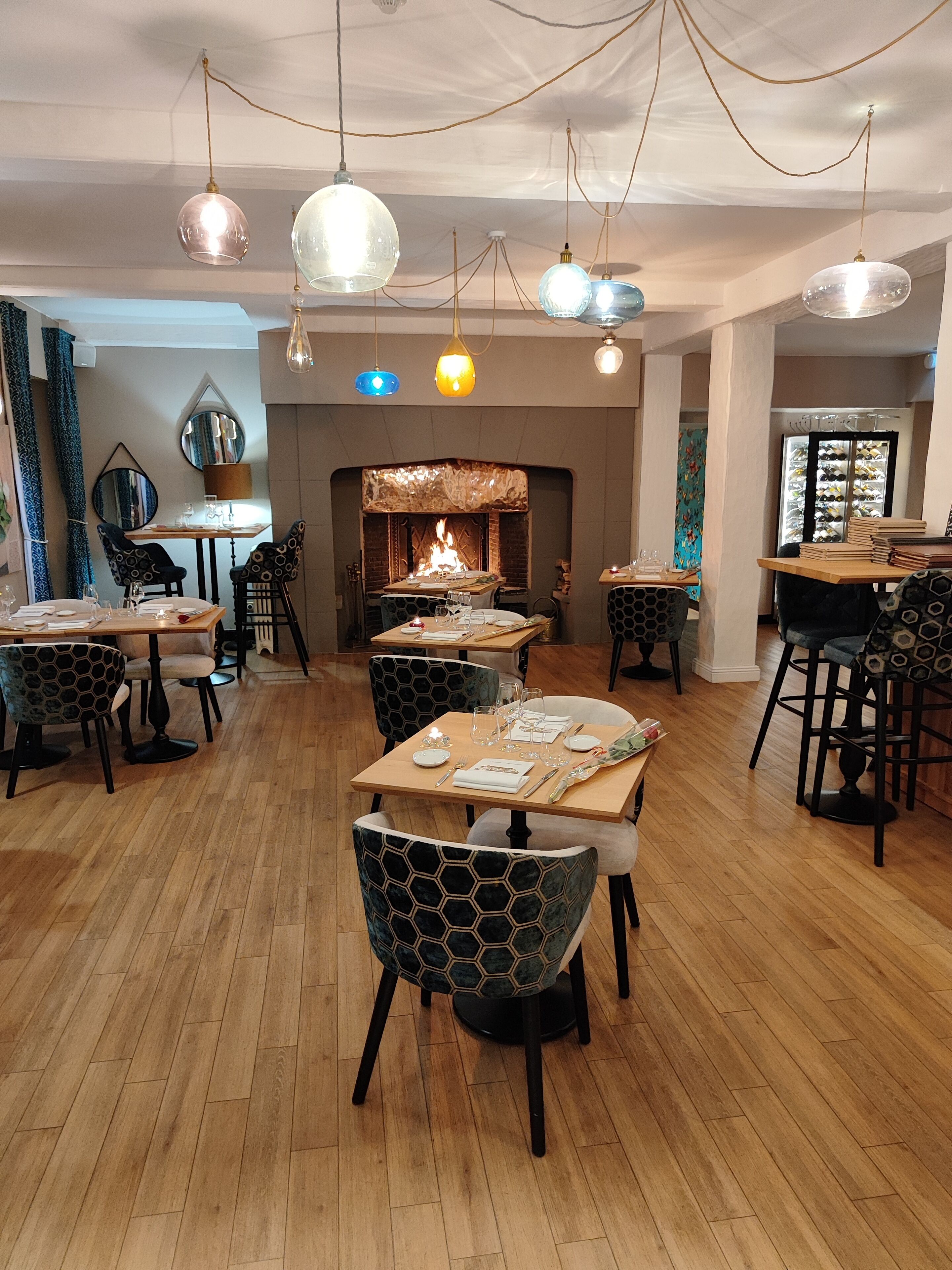 lunch, dinner served; french cuisine, garden views