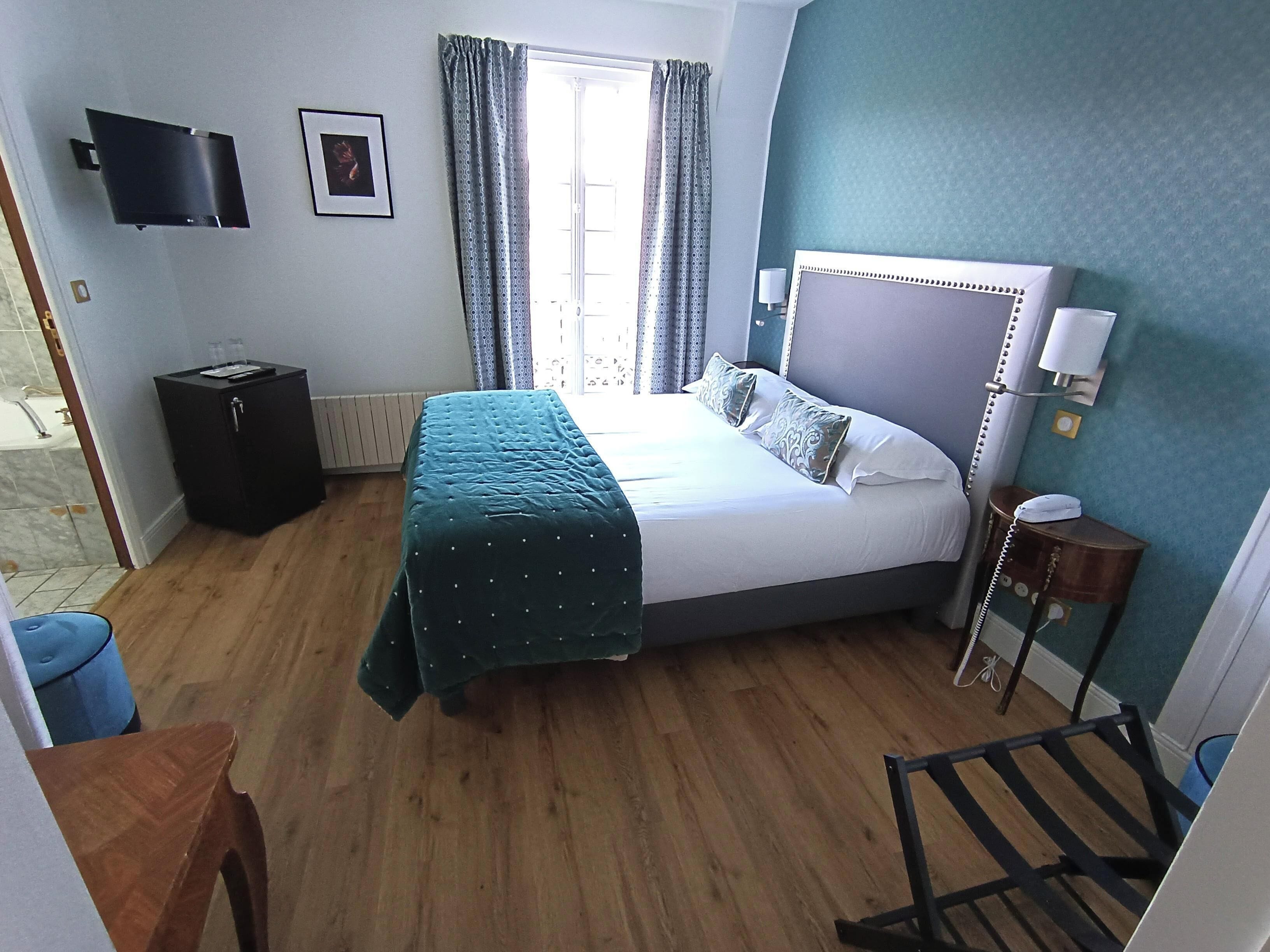 standard room | 1 bedroom, premium bedding, minibar, in-room safe