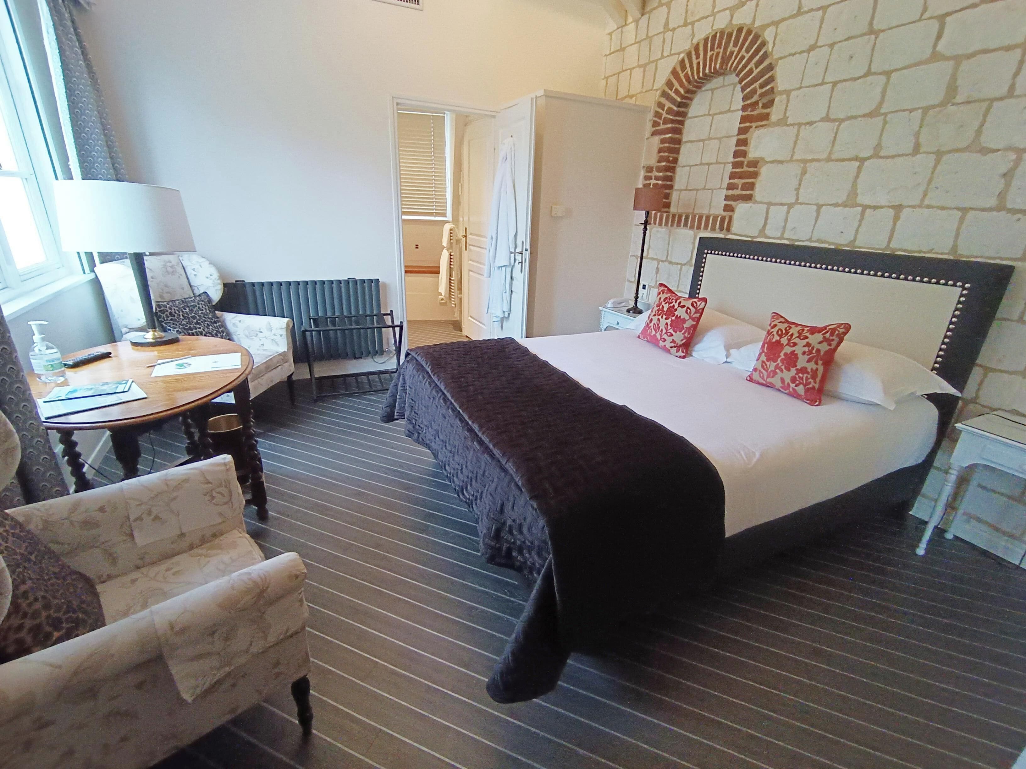 standard room | 1 bedroom, premium bedding, minibar, in-room safe