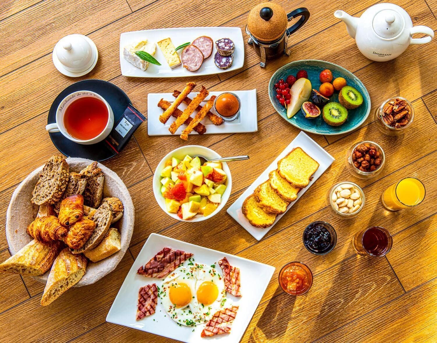 lunch, dinner served; french cuisine, garden views