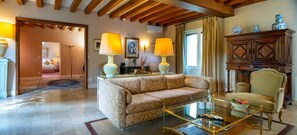 Royal Suite | Living room | Flat-screen TV