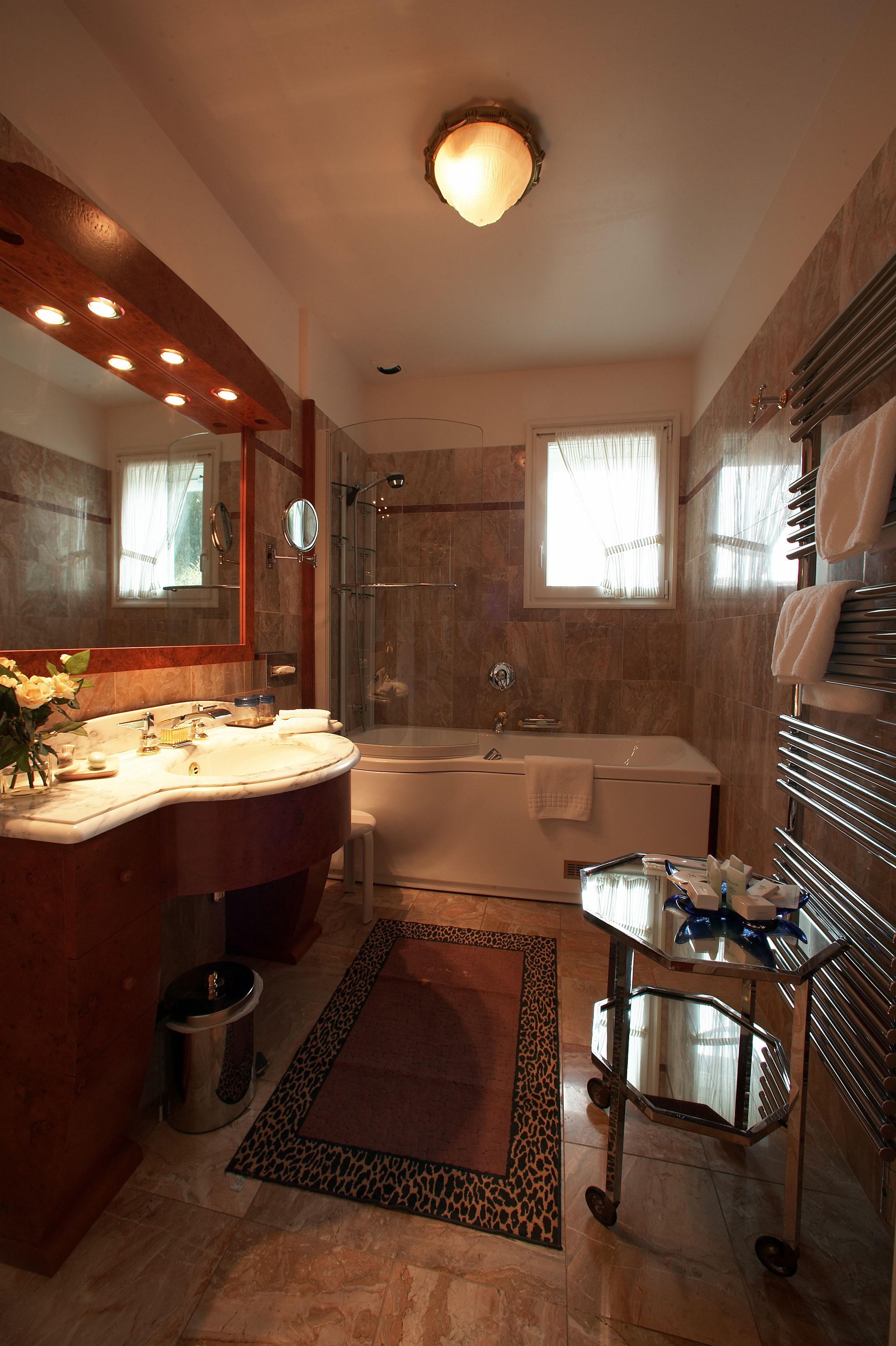 family suite | bathroom | shower, free toiletries, hair dryer, towels