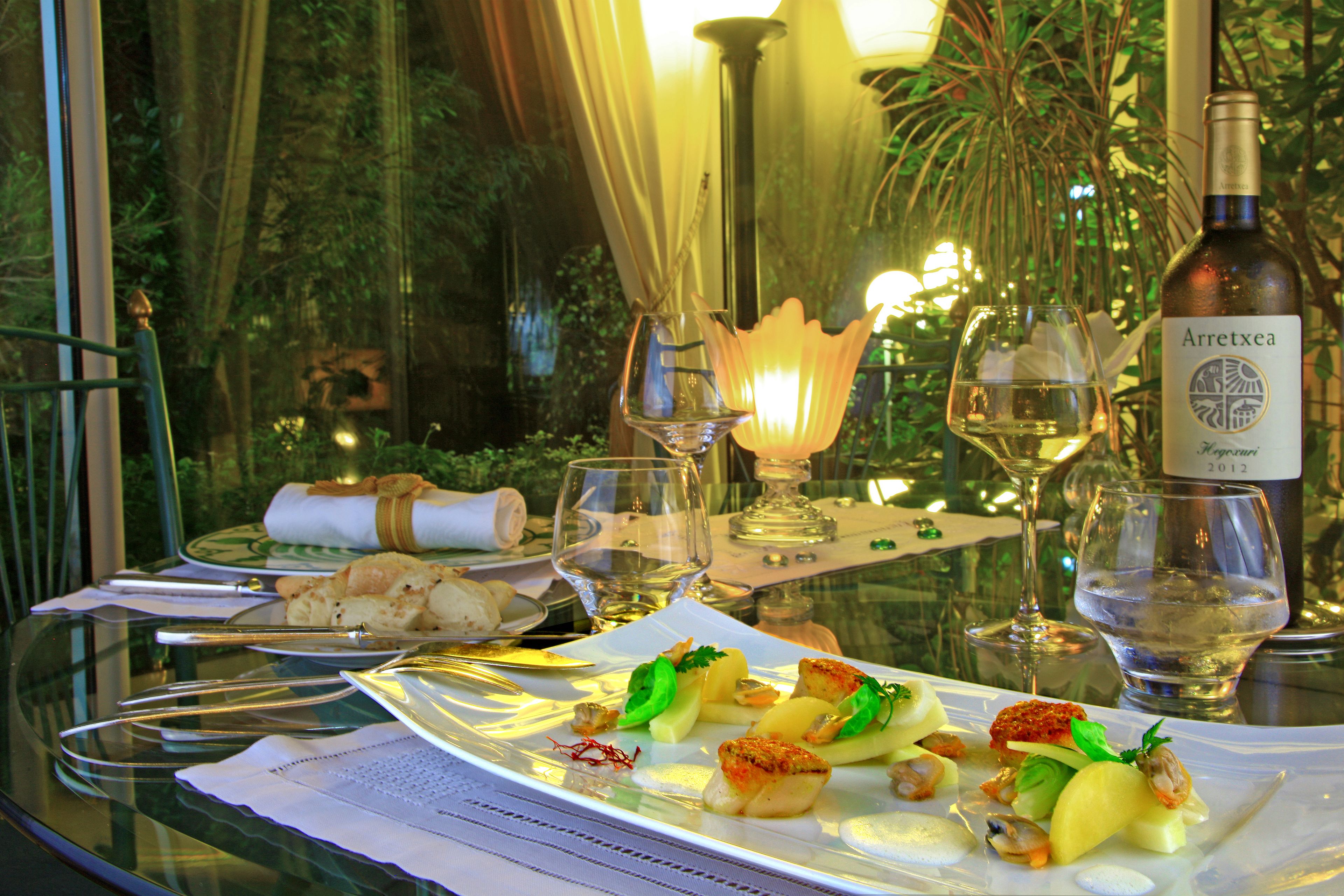 lunch and dinner served, french cuisine