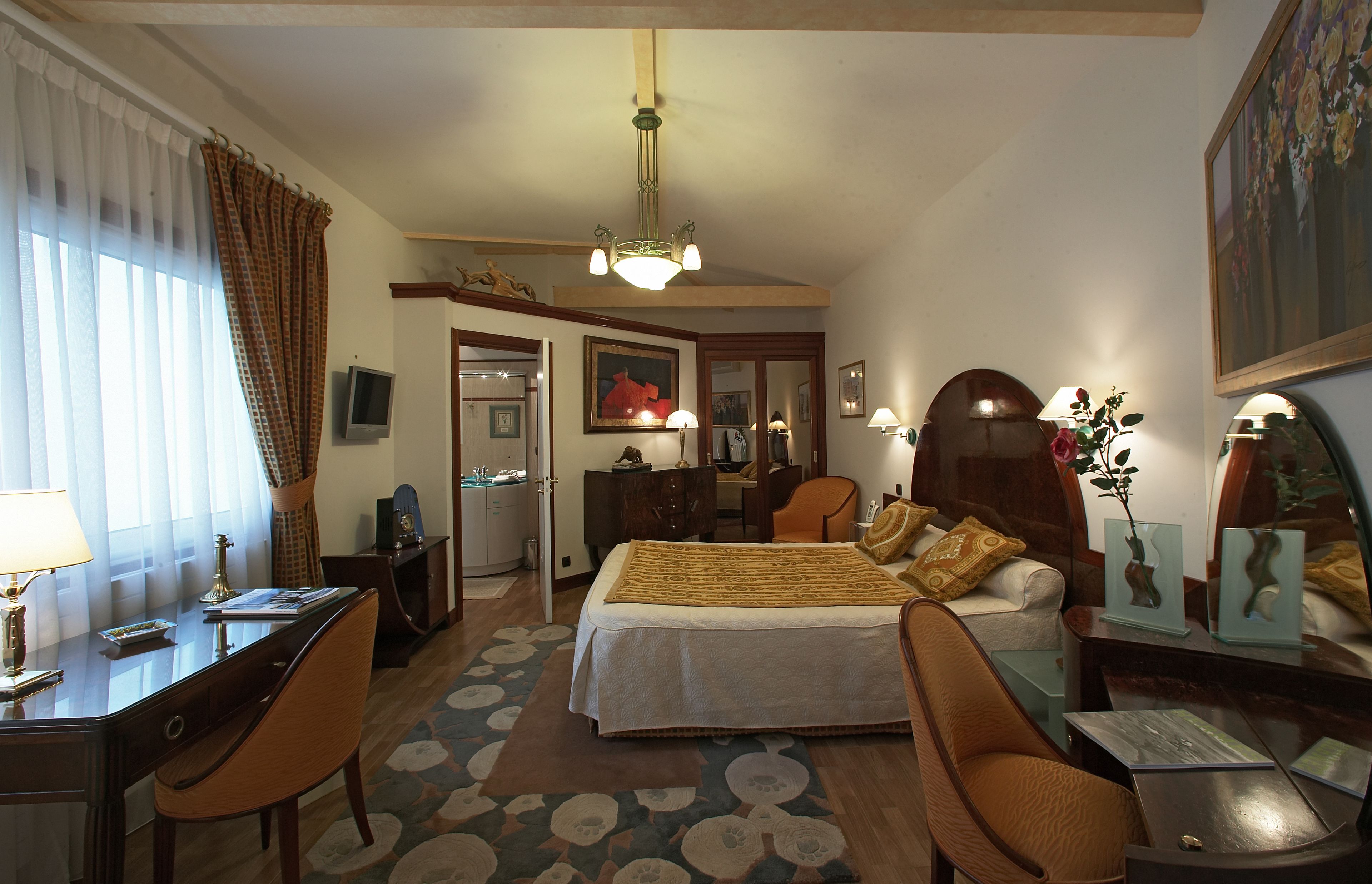 superior double room (pavillon) | minibar, in-room safe, individually decorated, desk
