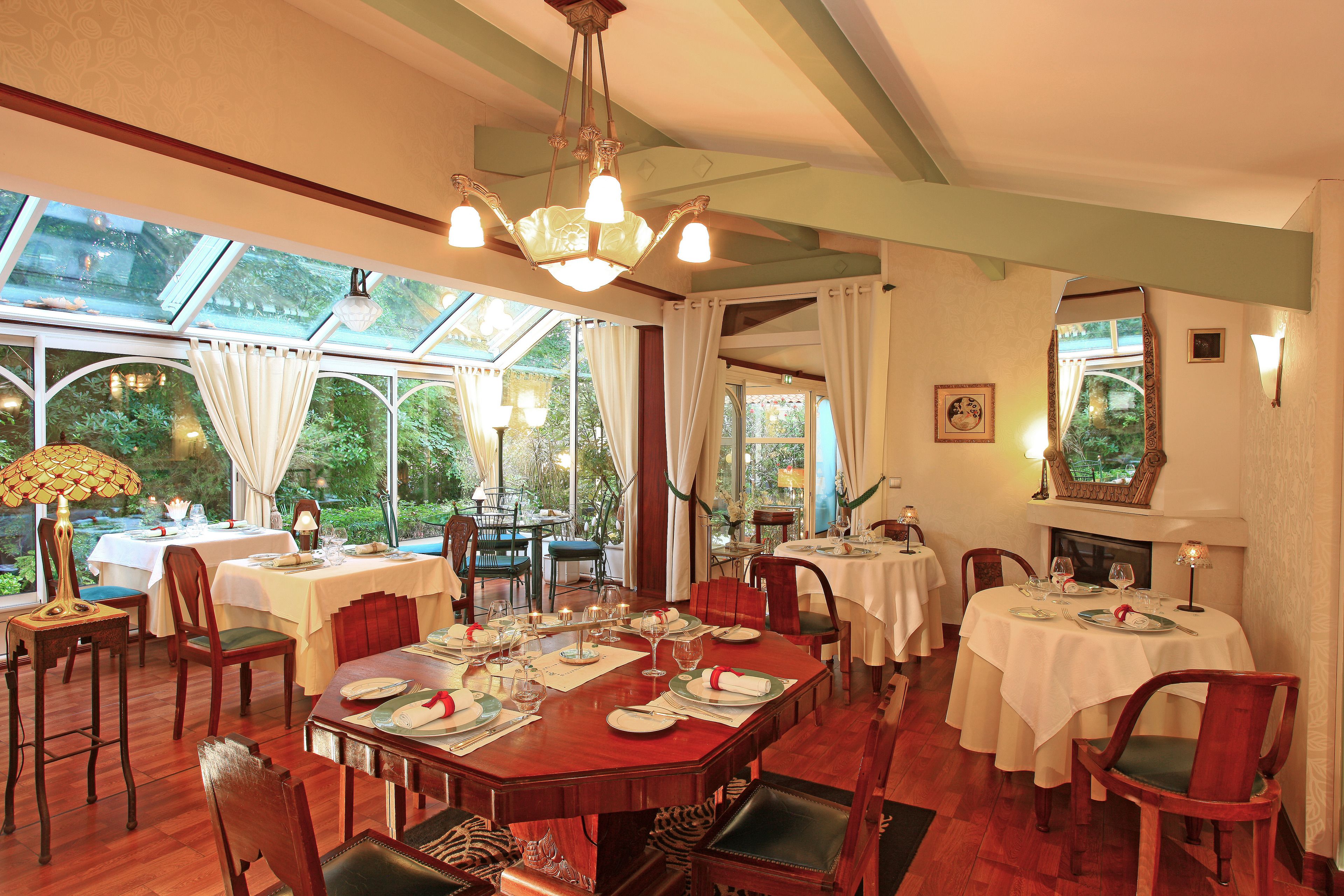 lunch and dinner served, french cuisine