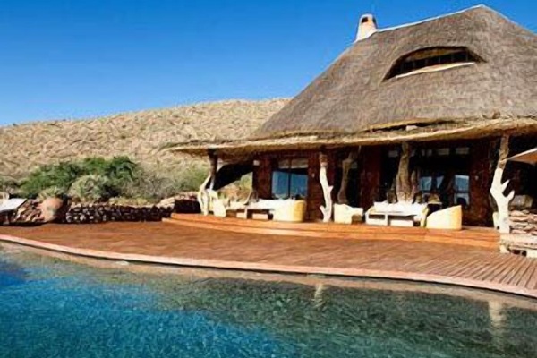 2 outdoor pools