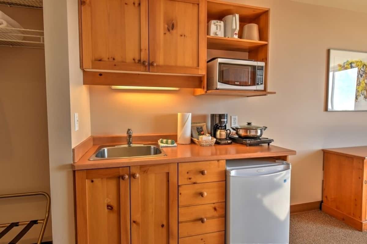superior room | private kitchenette | fridge, microwave, coffee/tea maker, toaster