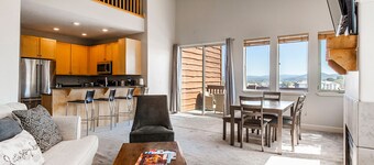 Crestview Condominiums by All Seasons Resort Lodging