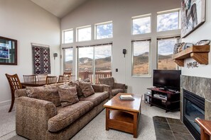  Deluxe 2-bedroom condominium with loft | Living room | 27-inch TV with cable channels, fireplace, DVD player