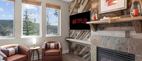 1-Bedroom Condominium 206E | Living area