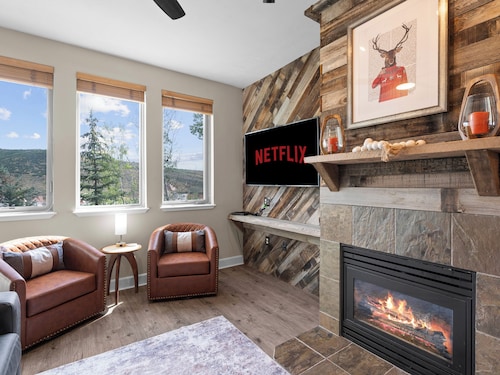 Crestview Condominiums by All Seasons Resort Lodging