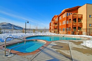 Piscine extérieure en saison, piscine chauffée