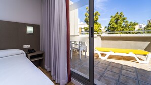 Cortinas blackout, wifi gratis y ropa de cama 