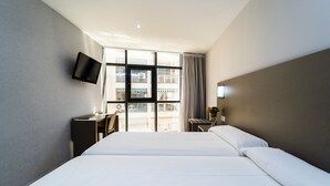 Cortinas blackout, wifi gratis y ropa de cama 