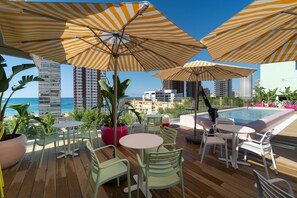 Poolside bar