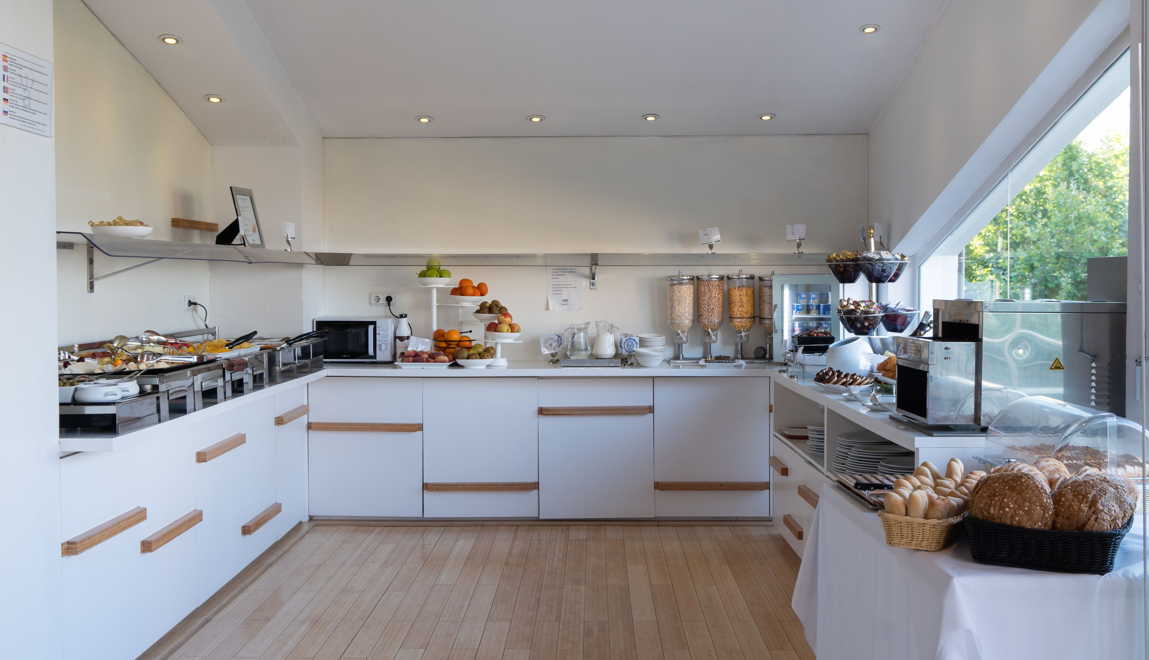 daily buffet breakfast for a fee