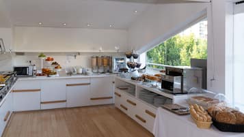 Petit déjeuner buffet servi tous les jours en supplément