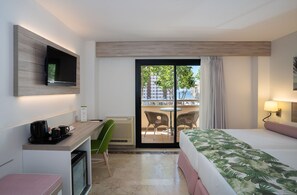 Desk, blackout drapes, free WiFi, bed sheets - Medplaya Agir Springs (Benidorm)