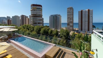 Outdoor pool, pool umbrellas, sun loungers