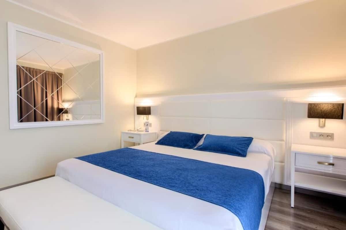 Ropa de cama de alta calidad, minibar y escritorio