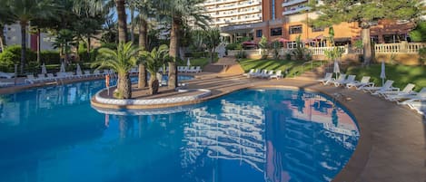 Indoor pool, seasonal outdoor pool, pool umbrellas, sun loungers