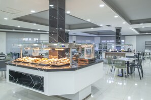 Päivittäinen buffetaamiainen (10 EUR per henkilö)