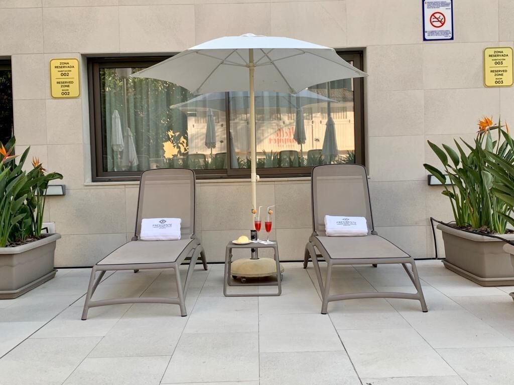 Minibar, desk, laptop workspace, blackout drapes