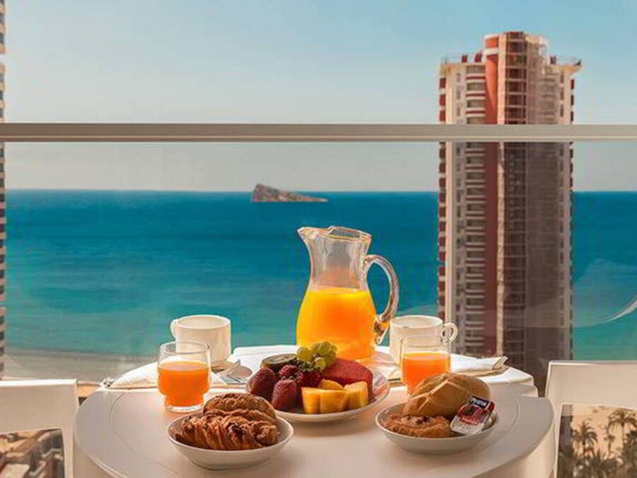 Hochwertige Bettwaren, Minibar, Zimmersafe, Schreibtisch