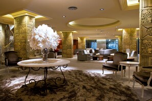 Coin salon dans le hall