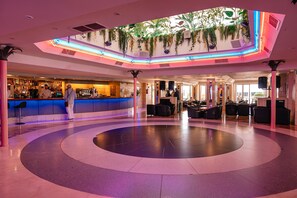酒吧（店内）