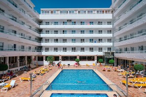 สระว่ายน้ำในร่ม, สระว่ายน้ำกลางแจ้ง, เก้าอี้อาบแดดริมสระ