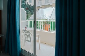 Economy-Doppelzimmer (2 Adults) | 1 Schlafzimmer, Minibar, Zimmersafe, Schreibtisch