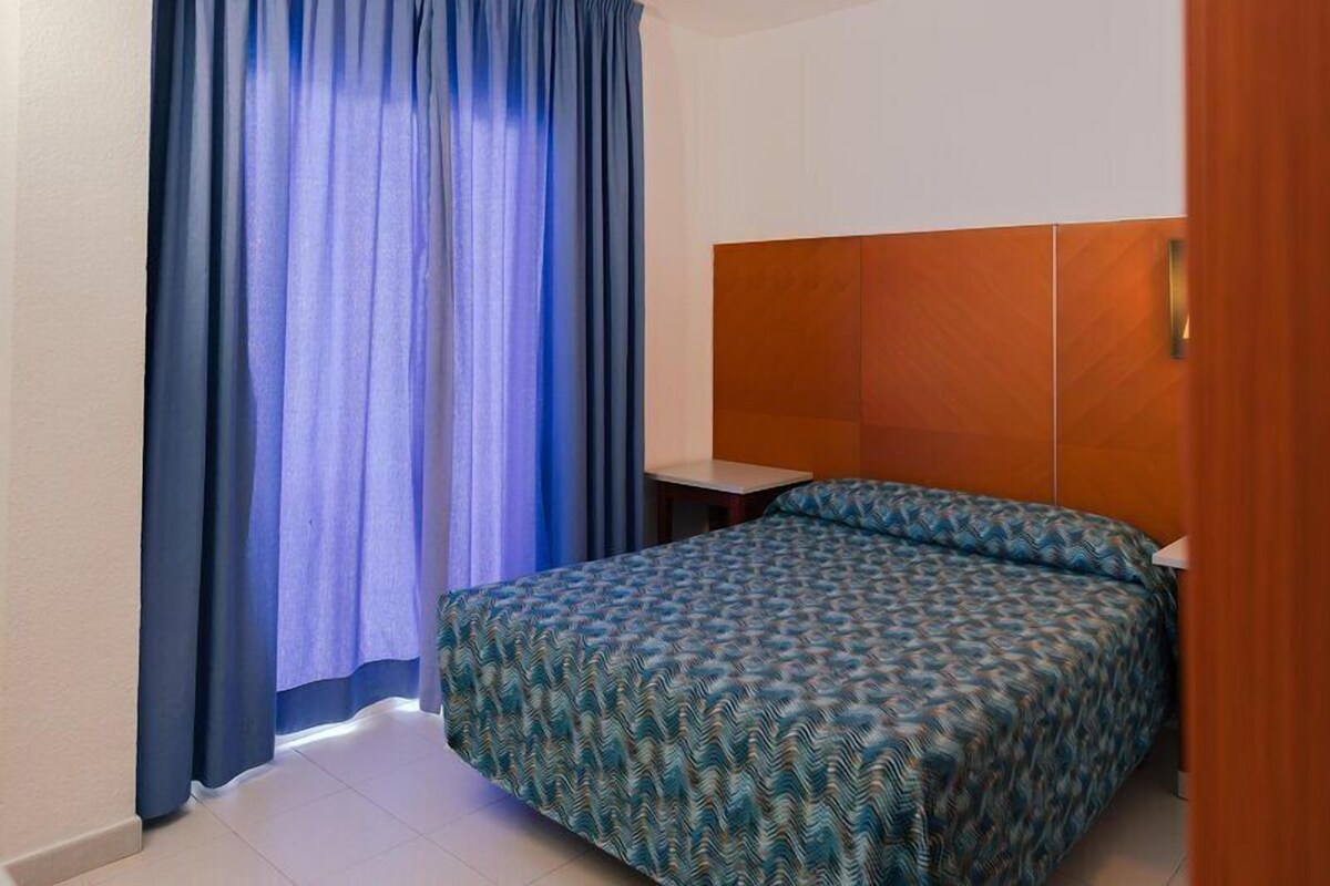 Single Room (ESSENTIAL 1 adult) | Minibar, in-room safe, desk, blackout drapes