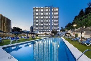 Outdoor pool, pool loungers