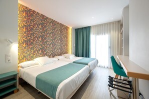 Desk, free WiFi, bed sheets - Poseidon Resort (Benidorm)