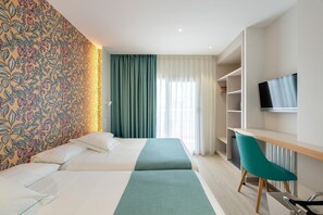 Escritorio, wifi gratis, ropa de cama