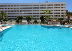 Indoor pool, 2 outdoor pools, pool umbrellas, sun loungers