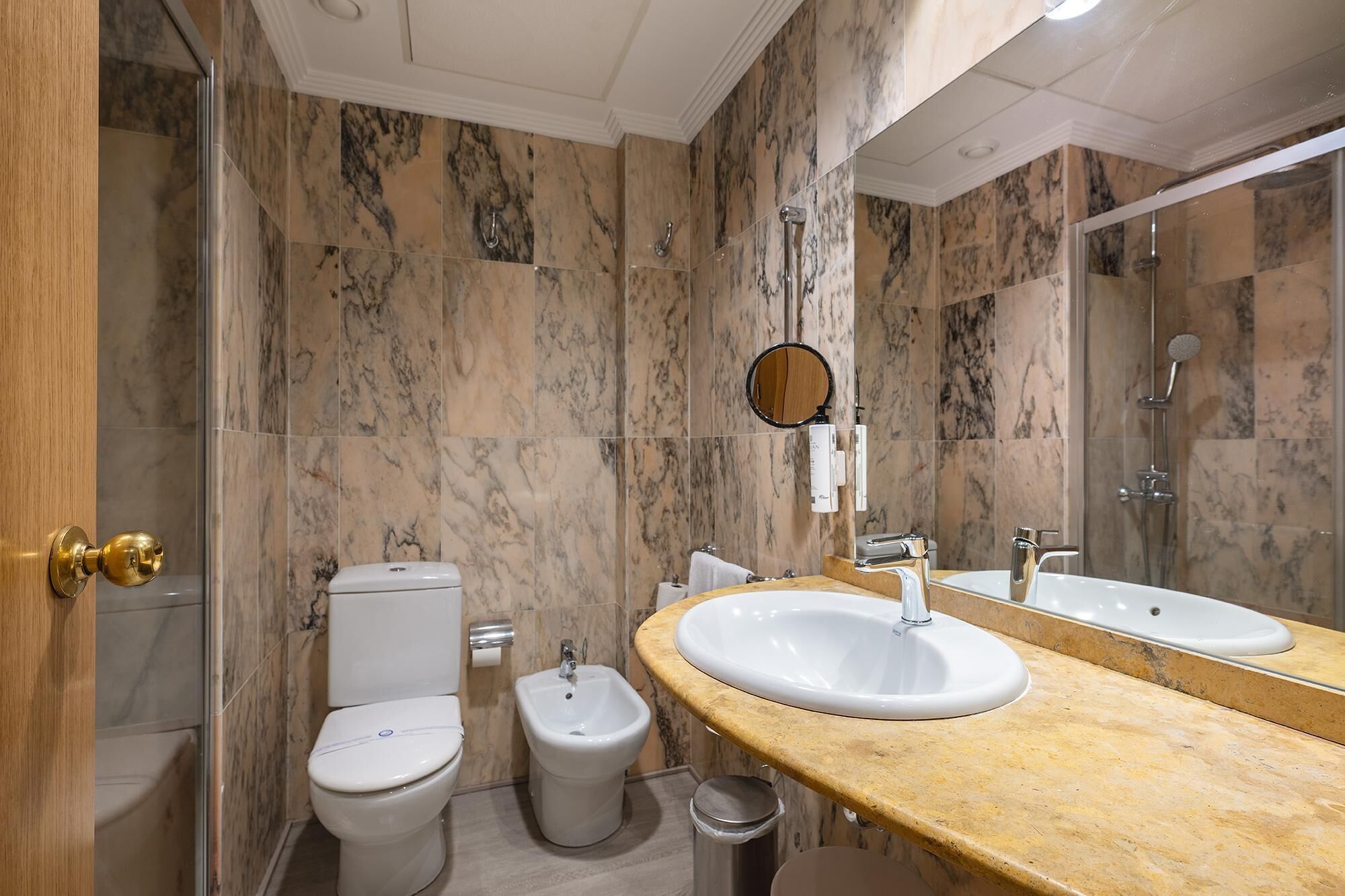 deep-soaking bathtub, free toiletries, hair dryer, towels